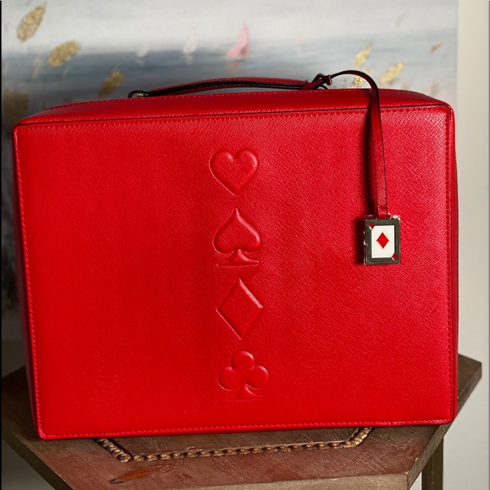 Estée Lauder red case 
 2019